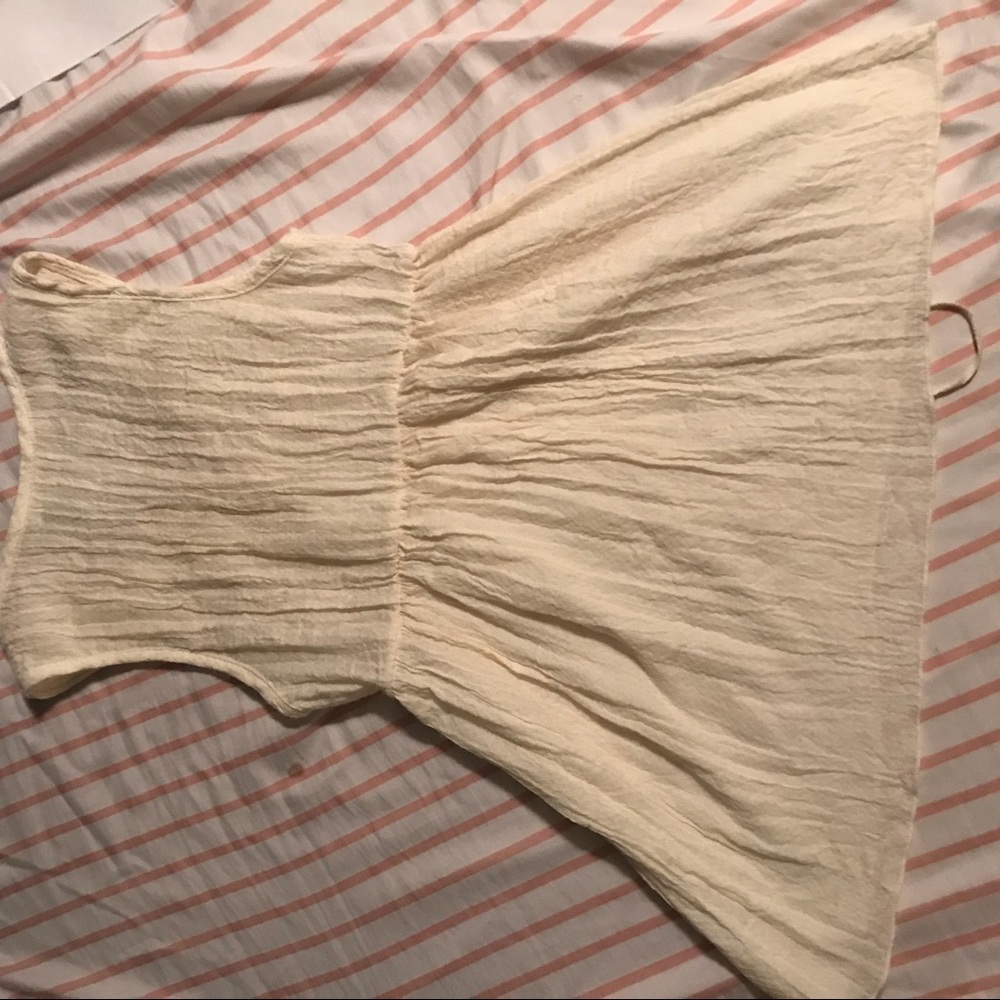CREAM BLOUSE! - Picture 3 of 3